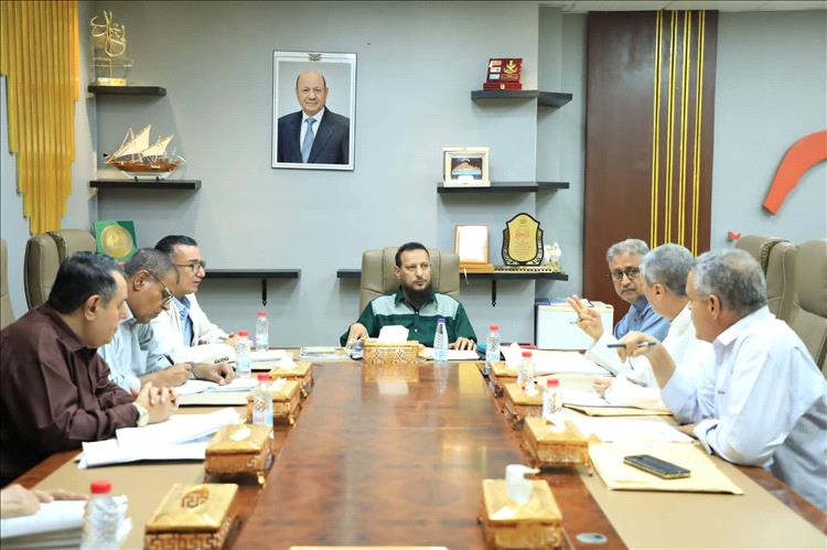 مجلس إدارة صندوق النظافة والتحسين بعدن يناقش خطة استقبال عيد الفطر والتقرير المالي ومناقصة توريد معدات وآليات جديدة