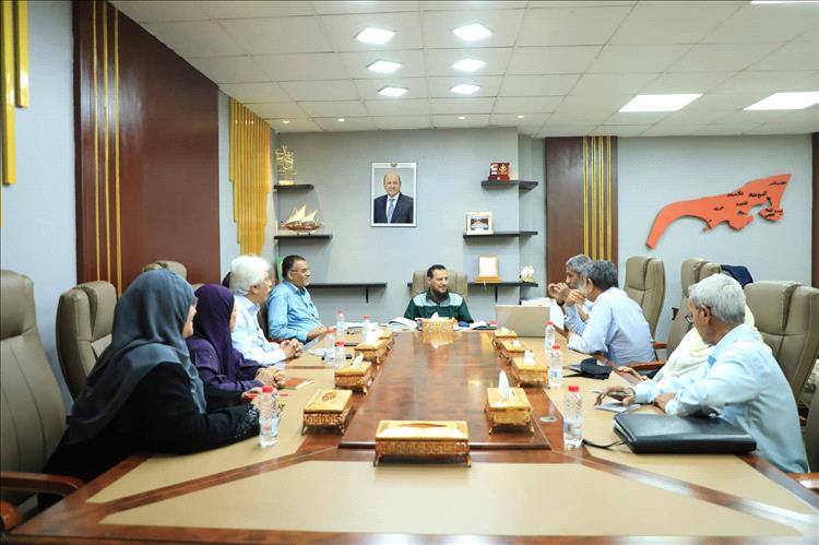 المحافظ شيخ يتكفل بتوفير مقر للجنة الوطنية للحدائق الجيولوجية ويؤكد دعمه لجهود ترشيح شبه جزيرة عدن كحديقة عالمية