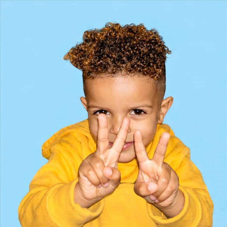 موكب وزير الشؤون الاجتماعية والعمل يودي بحياة طفل في الخساف