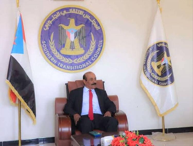 نيابة شبوة تصدر أمرًا بالقبض القهري على رئيس انتقالي المحافظة "لحمر علي لسود"