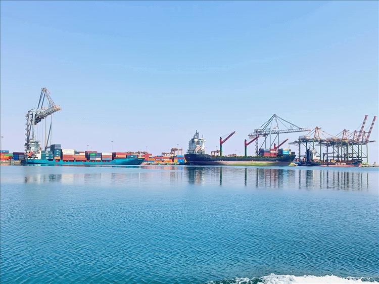 محمد حيدره : موقع عدن يمنح الفرصة لكن غياب الاستقرار يعطل تحويلها إلى قوة اقتصادية