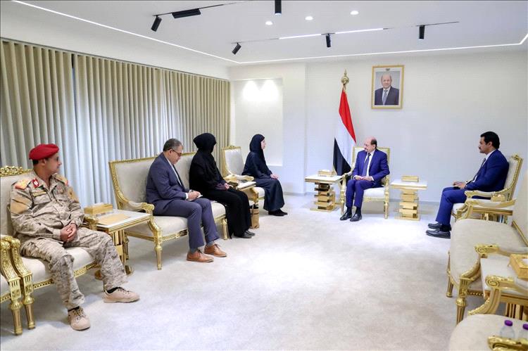 رئيس الوزراء يستقبل في عدن بعثة اللجنة الدولية للصليب الأحمر