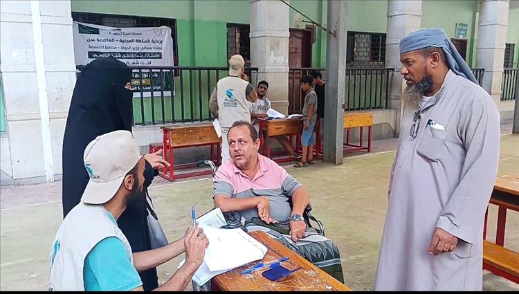 بدعم سعودي.. توزيع مايقارب 6 الف سلة غذائية لمنتسبي مكتب الصحة بالعاصمة عدن