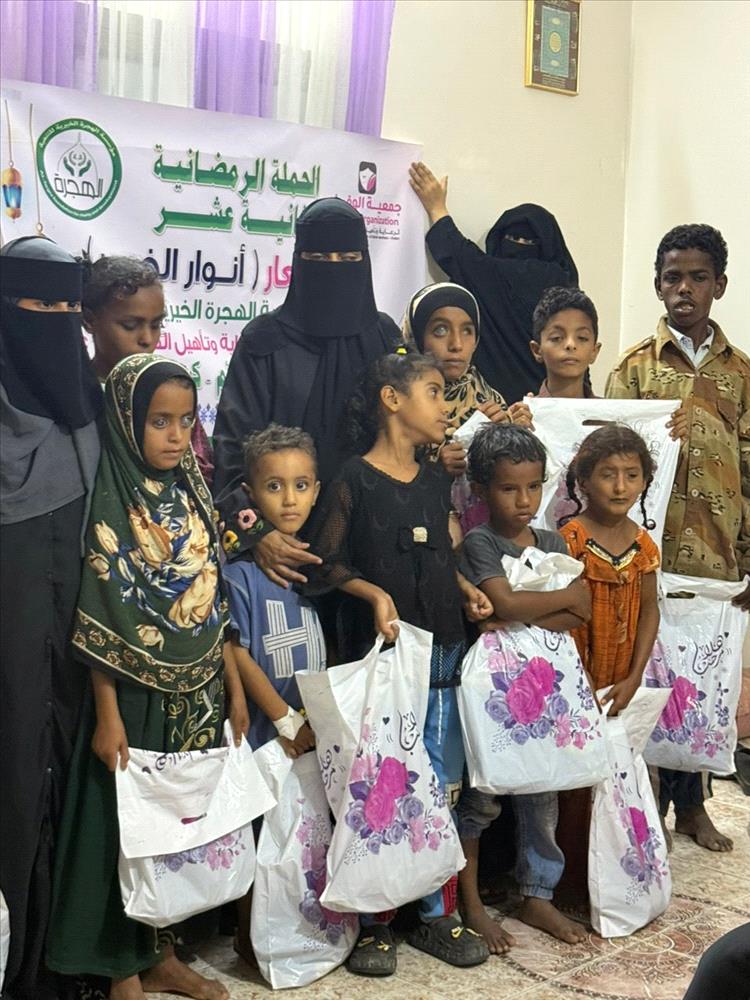 جمعية الوفاء بعدن تدشن إفطار صائم وتوزع كسوة العيد لذوي الاحتياجات الخاصة
