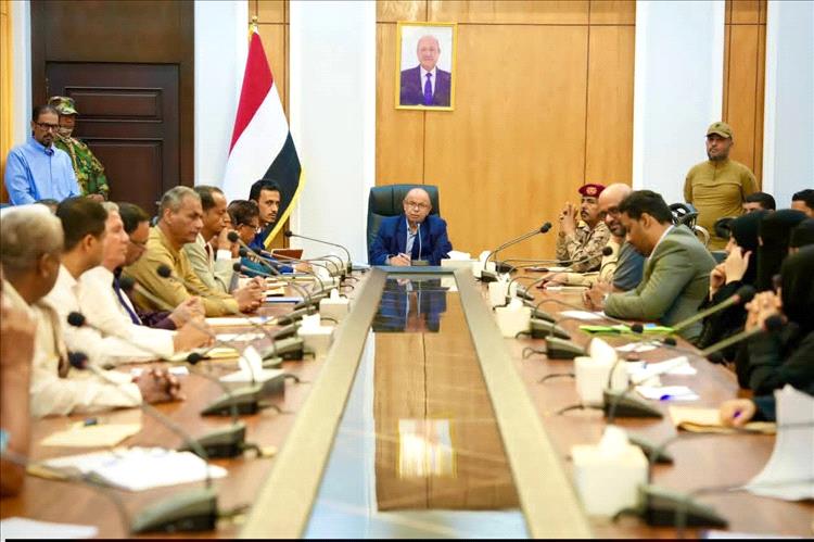 الخنبشي يترأس الاجتماع الاعتيادي للمكتب التنفيذي بساحل حضرموت ويستعرض أبرز الإنجازات والتحديات