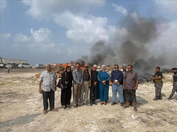 النيابة العامة تتلف 125 طنًا من المحاليل الوريدية غير المطابقة للمواصفات في المنطقة الحرة بعدن