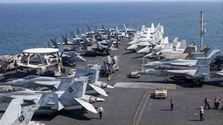 القوات الأمريكية تستهدف سفينة إيرانية اقتربت من حاملة الطائرات "لينكولن"