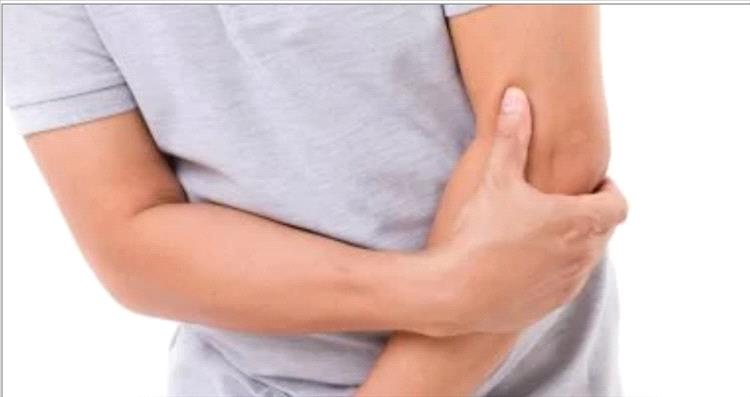 أسباب وأعراض ألم الإبط الشائعة.. ومتى يجب زيارة الطبيب؟