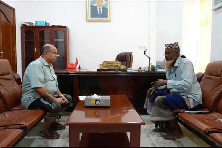 عضو مجلس القيادة محافظ حضرموت يطّلع على أهداف مجلس قبائل السمر ودوره في تعزيز الاستقرار المجتمعي