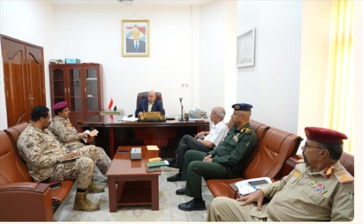 عضو مجلس القيادة سالم الخنبشي يترأس اجتماعاً للجنة الأمنية بمحافظة حضرموت