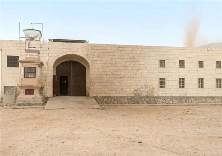 شرطة وادي حضرموت تقدم دعماً للإفراج عن 7 سجناء معسرين في إصلاحية السجن المركزي بسيئون