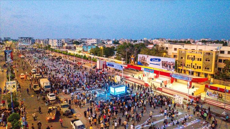 برعاية المحرّمي.. عدن تحتفل بالذكرى الـ11 لتحريرها بمهرجان جماهيري وإفطار جماعي