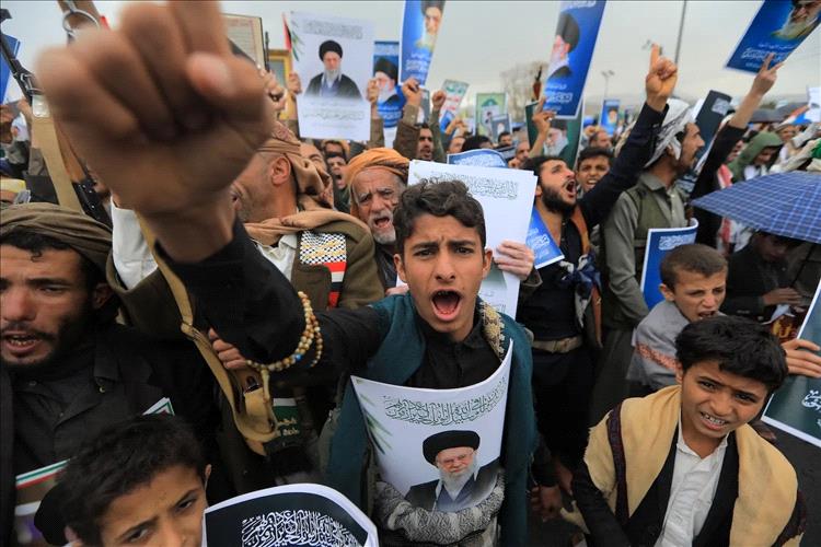 الحوثيون يكثفون التجنيد استعداداً لاحتمالات التصعيد الداخلي والإقليمي