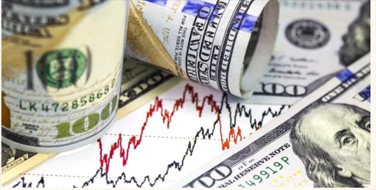 الدولار يعزز مكاسبه مع ارتفاع أسعار النفط وتراجع توقعات خفض الفائدة