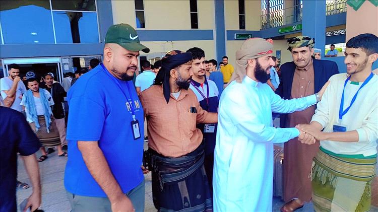 وصول محافظ أبين الدكتور مختار الرباش إلى مطار عدن قادماً من الرياض