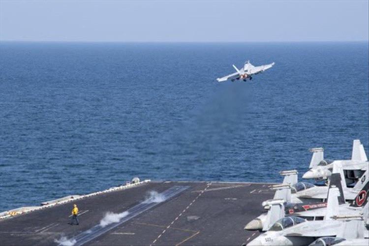 طهران تفتح جبهة الصواريخ والحرس الثوري يتوعد البحرية الأمريكية بـ "مفاجآت غير مسبوقة