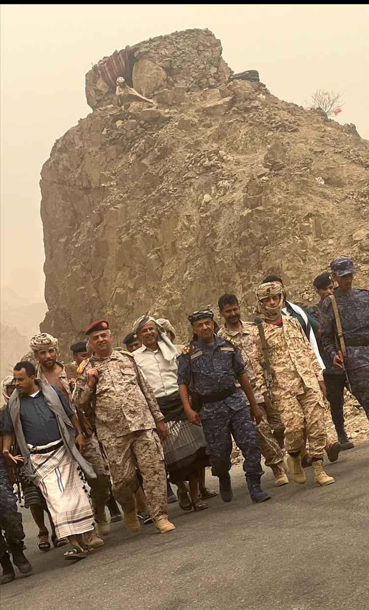 القفيش و العبد يزوران جبهة الحلحل في أول أيام العيد