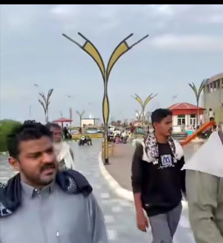 مدير عام مديرية الشيخ عثمان يتفقد الحدائق العامة استعدادًا لاستقبال المواطنين