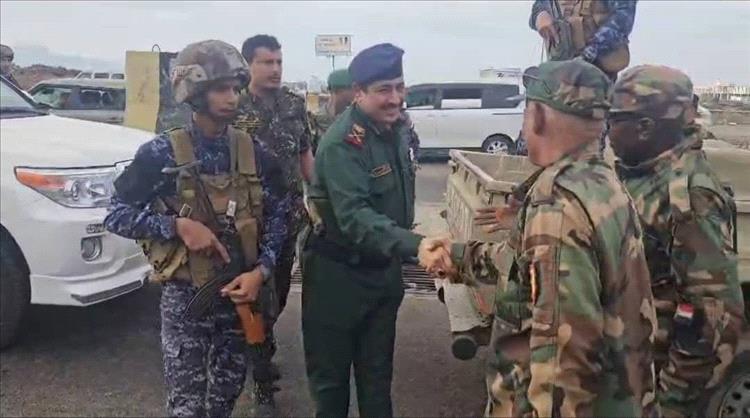 وزير الداخلية يتفقد عدداً من النقاط الأمنية في العاصمة  عدن ويهنئ منتسبيها بعيد الفطر