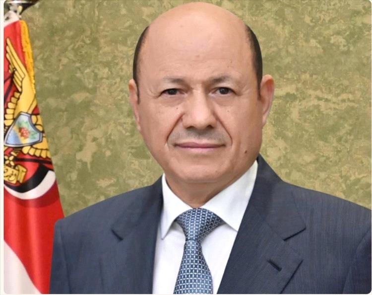 رئيس مجلس القيادة يشيد بجاهزية القوات المسلحة وصمودها الأسطوري في ميادين العزة والكرامة