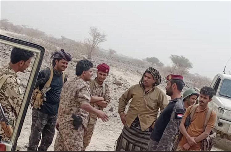 أركان اللواء الثاني دفاع شبوة يواصل زياراته العيدية للمرابطين في الجبهات