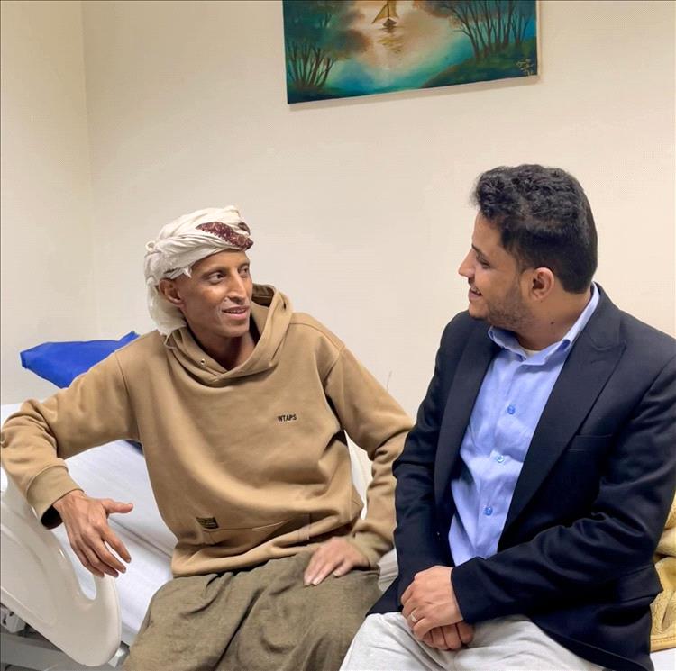 نائب وزير الشباب والرياضة يعزّي في وفاة عمار الرقيمي