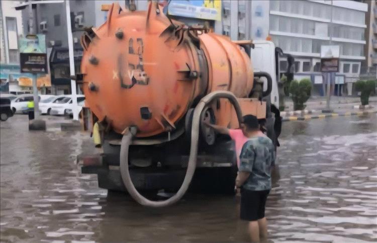الداؤودي: تواصل أعمال شفط مياه الأمطار في عدد من شوارع وأحياء مديرية المنصورة