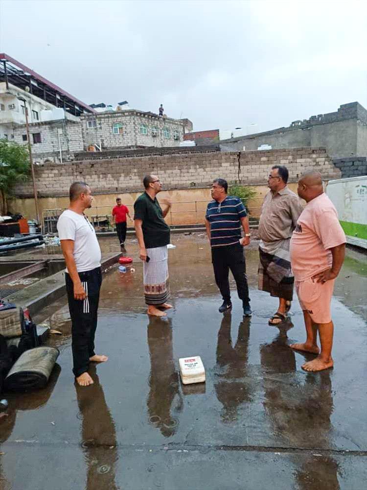 باخبيرة يطلع على أعمال شفط المياه في عدد من مديريات العاصمة عدن