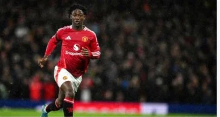 مانشستر يونايتد يقترب من تجديد عقد نجمه الشاب