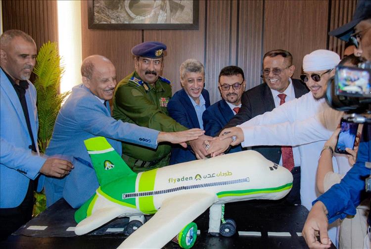 الكابتن بن نهيد يستقبل أول طائرة تجارية لشركة "طيران عدن" إلى مطار عدن الدولي