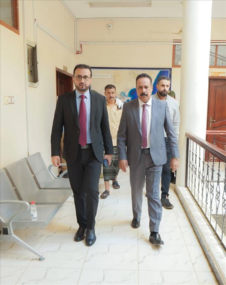 وزير الخدمة المدنية يتفقد مستوى الانضباط في عدد من الوزارات عقب انتهاء إجازة عيد الفطر