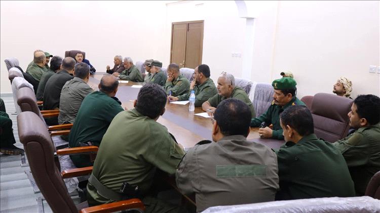 مدير أمن عدن يترأس اجتماعًا موسعًا لمدراء مراكز الشرطة ويشدد على تصعيد الحملات الأمنية وضبط الظواهر الخطرة.