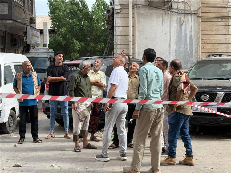 مأمور المعلا يتفقد موقع "بلكونات" عمارة مأرب ويوجه بإزالتها فوراً على نفقة المديرية