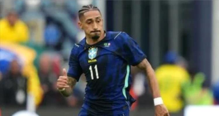 رافينيا يثير القلق في برشلونة بعد إصابته في ودية فرنسا والبرازيل