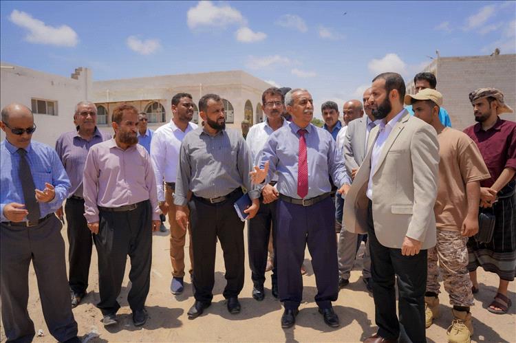 محافظ أبين يزور جامعة أبين ويشيد بما تحقق من إنجاز، ويؤكد دعم  مسيرة التعليم