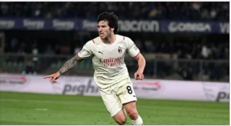 صراع مرتقب بين قطبي مانشستر لضم تونالي