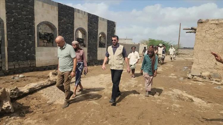 تعز .. الخلية الإنسانية تستعد لتوزيع مساعدات إغاثية للمنكوبين في "المشالحة".