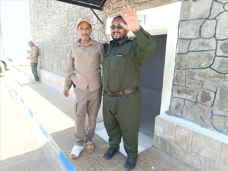 النقيب خالد القعشمي يطمئن على صحة مدير شرطة خورمكسر