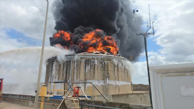 عاجل | صواريخ تستهدف مجمع النفط في حيفا واندلاع حريق بصهاريج البنزين في المصفاة الرئيسية