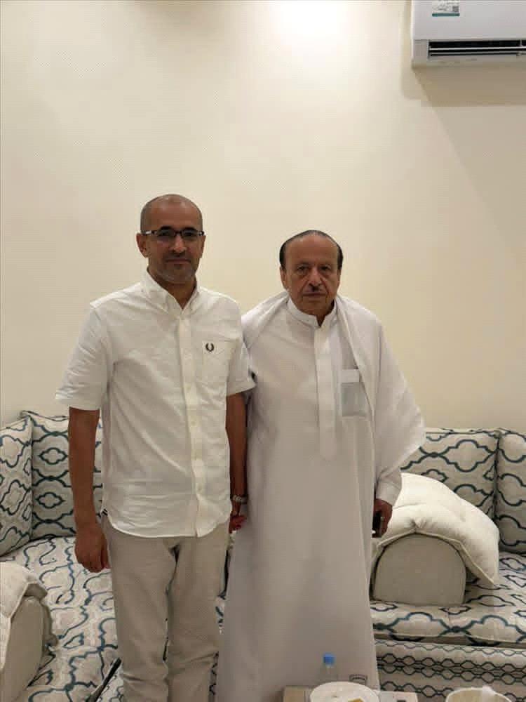 زيارة ودية في الرياض.. رئيس مجلس موانئ خليج عدن يطمئن على صحة الفريق ناصر منصور هادي