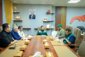 المحافظ عبدالرحمن شيخ يشدد على تكامل الجهود الإنسانية لضمان وصول الدعم لمستحقيه