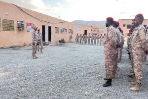 رئيس لجنة الحصر بالمنطقة يتفقد لواء الشرطى العسكرية بالمكلا في زيارة عيدية ميدانية