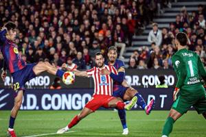 برشلونة يفشل في تحقيق ريمونتادا أمام أتلتيكو مدريد ويودع كأس ملك إسبانيا