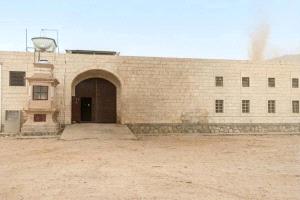 شرطة وادي حضرموت تقدم دعماً للإفراج عن 7 سجناء معسرين في إصلاحية السجن المركزي بسيئون