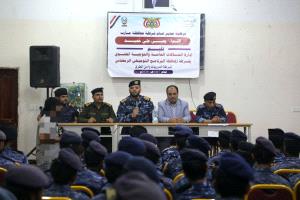 قائد شرطة الدوريات وأمن الطرق بمأرب يشدد على رفع مستوى الوعي لدى رجال الأمن لمواجهة التحديات الراهنة