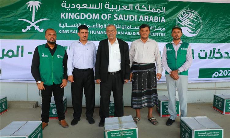 أبين.. مركز الملك سلمان للإغاثة يواصل توزيع السلال الغذائية ضمن مشروع التدخلات الغذائية الطارئة