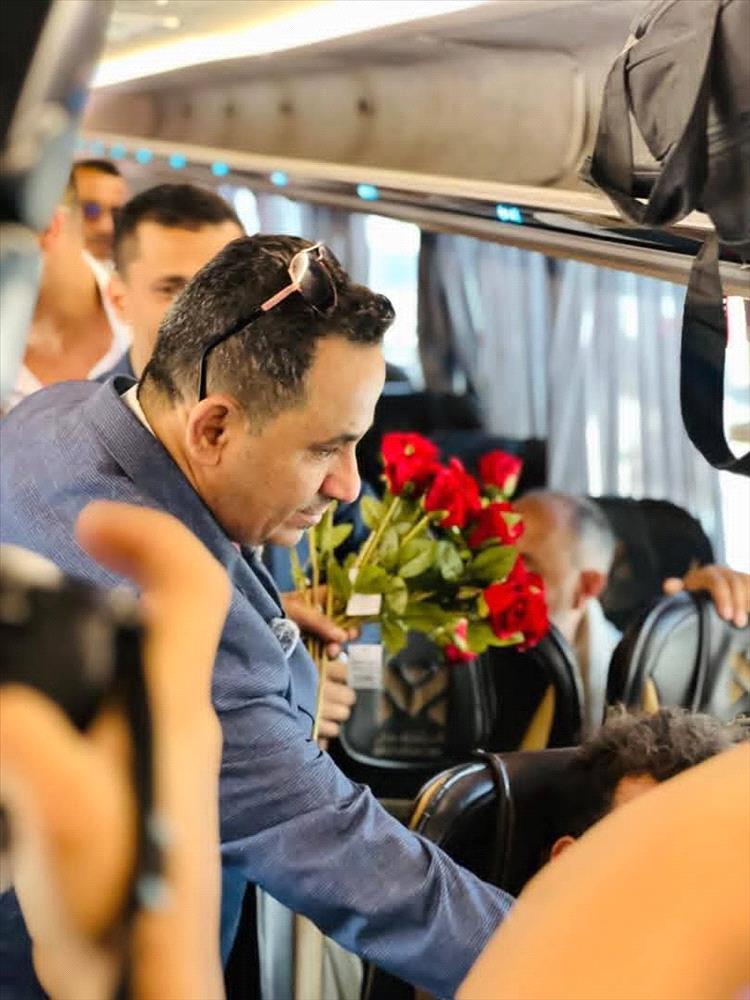 رئيس الهيئة العامة لتنظيم شؤون النقل البري يدشن أولى رحلات تفويج الحجاج برًا من عدن