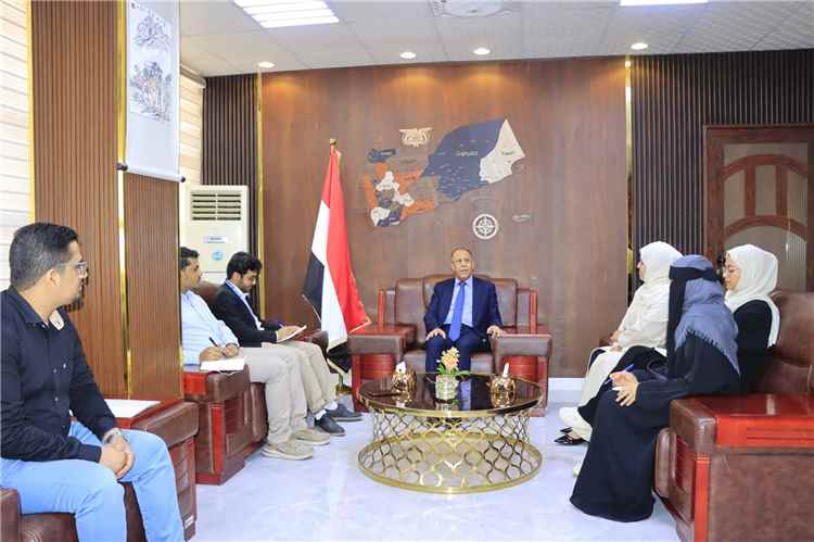 وزير الصناعة يؤكد تعزيز الشراكة مع منظمات المجتمع المدني لتمكين المرأة اقتصادياً وتوسيع فرص التنمية المستدامة