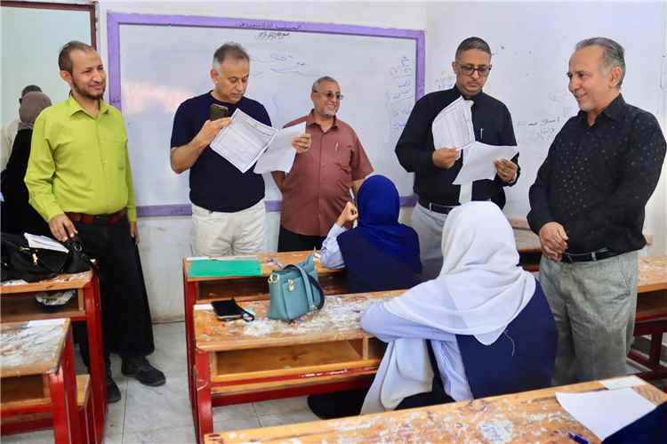 الجاوي و السقاف يدشنان امتحانات الفصل الثاني في ثانويات العامة