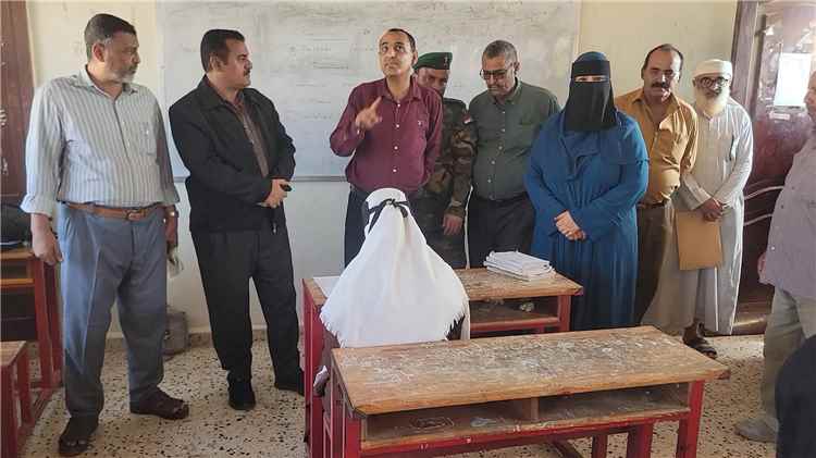 "الداؤودي" يشيد بمستوى الإعداد والترتيب لإمتحانات النقل الأساسية والثانوية بمدارس البريقة